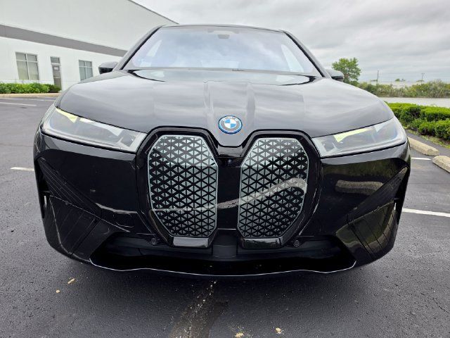 Used 2024 BMW iX xDrive50 w/ Premium Package AWD/4WD image 16