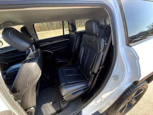 Used 2022 Jeep Grand Cherokee L Limited w/ Black Appearance Package AWD/4WD image 26