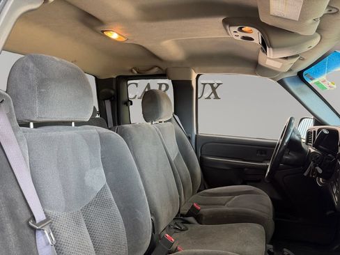Used 2005 Chevrolet Silverado 2500 LS RWD image 15