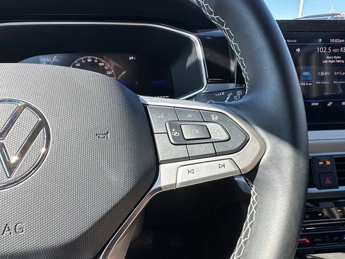 Used 2025 Volkswagen Taos SE image 24