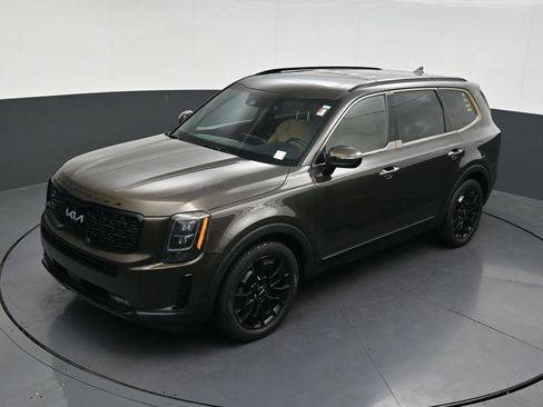 Used 2022 Kia Telluride SX w/ Nightfall Edition Package AWD/4WD image 16