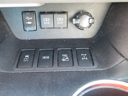 Used 2019 Toyota Highlander XLE AWD/4WD image 24