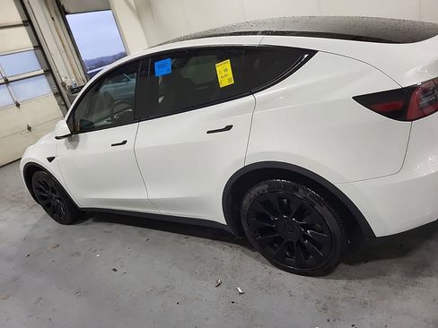 Used 2023 Tesla Model Y Long Range image 4