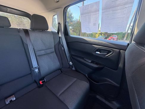 Used 2025 Nissan Rogue SV FWD image 39