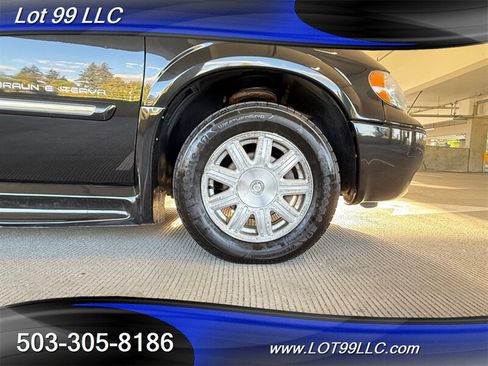 Used 2006 Chrysler Town & Country Touring w/ Trailer Tow Prep Group FWD image 23