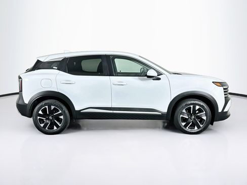 Used 2025 Nissan Kicks SV AWD/4WD image 10