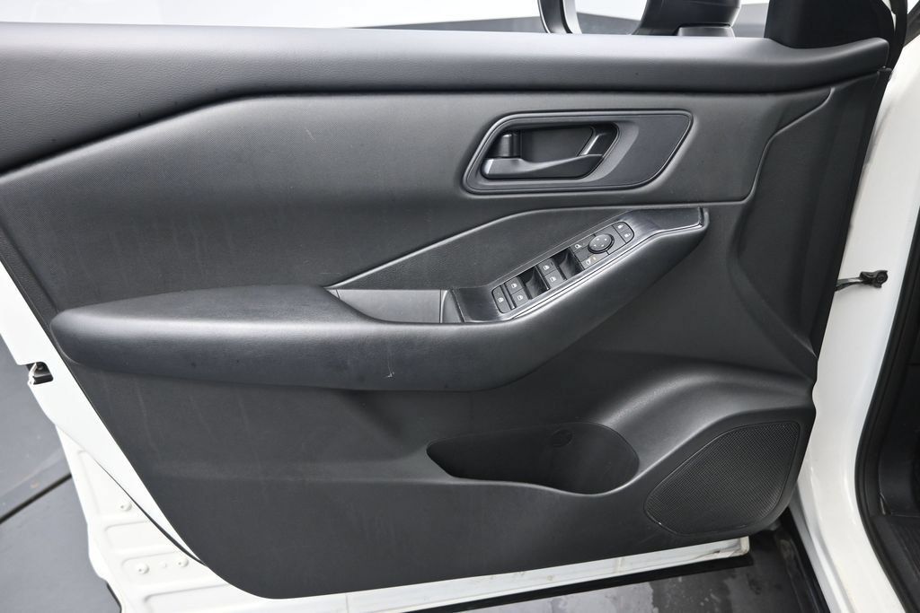 Used 2024 Nissan Rogue S AWD/4WD image 25