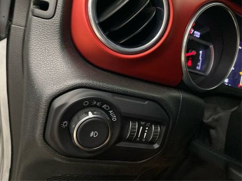 Used 2018 Jeep Wrangler Unlimited Rubicon AWD/4WD image 23