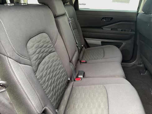 Used 2025 Nissan Pathfinder SV FWD image 16