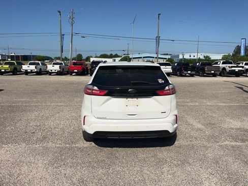 Used 2024 Ford Edge SE w/ Black Appearance Package image 9