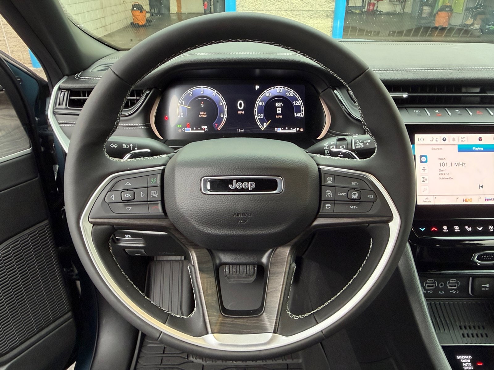 New 2027 Jeep Grand Cherokee Limited w/ Limited Altitude Package AWD/4WD image 12