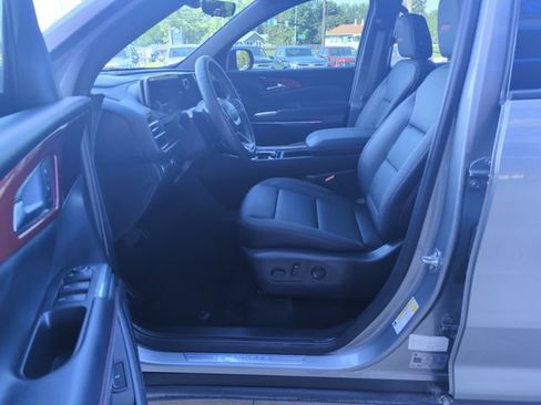 Used 2026 Chevrolet Traverse Z71 w/ LPO, Floor Liner Package AWD/4WD image 11