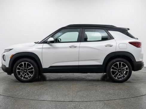 Used 2025 Chevrolet TrailBlazer LT w/ Driver Confidence Package AWD/4WD image 5