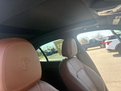 Used 2023 Alfa Romeo Stelvio Ti image 47