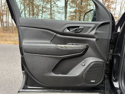 Used 2019 GMC Acadia SLT image 23