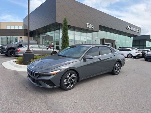New 2026 Hyundai Elantra Limited FWD image 1