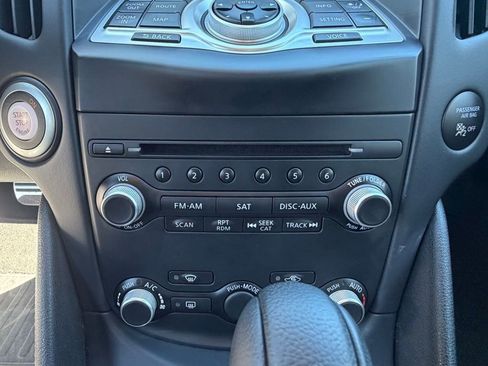 Used 2016 Nissan 370Z Touring image 23