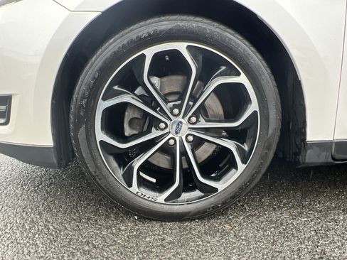 Used 2018 Ford Taurus SHO AWD/4WD image 20