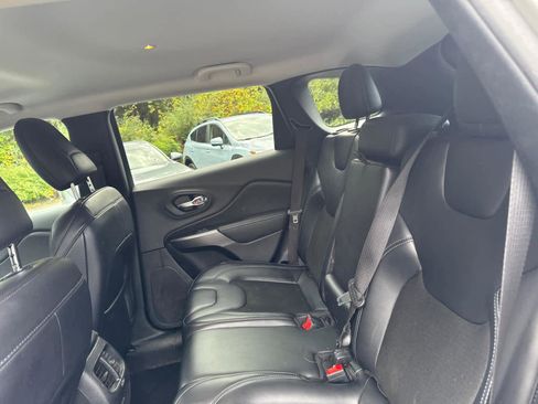 Used 2020 Jeep Cherokee Latitude Plus w/ Cold Weather Group image 32