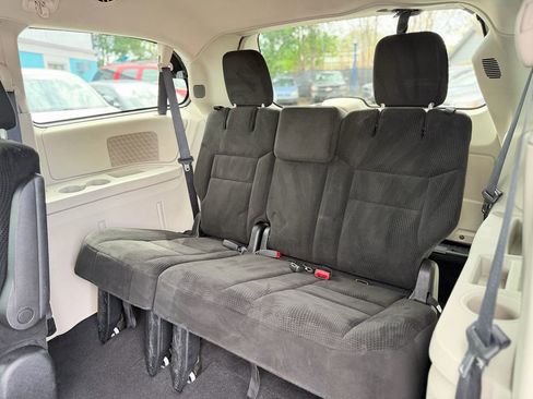 Used 2016 Dodge Grand Caravan SXT FWD image 10