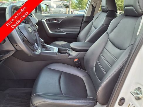 Used 2020 Toyota RAV4 XLE Premium FWD image 25