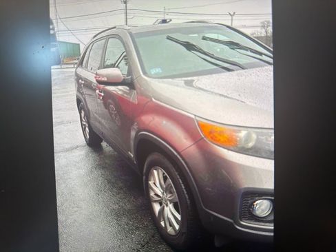 Used 2011 Kia Sorento EX image 2