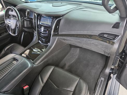 Used 2018 Cadillac Escalade Platinum AWD/4WD image 27