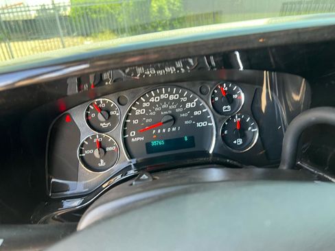 Used 2016 Chevrolet Express 2500 RWD image 71