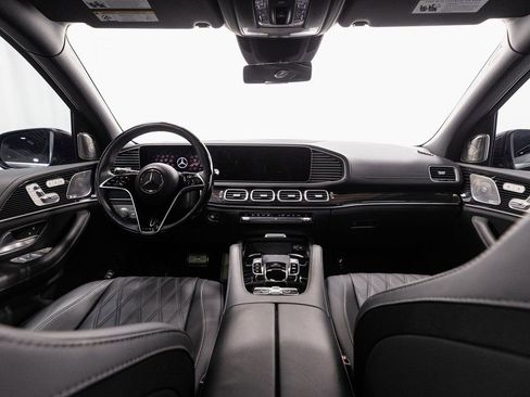 Used 2024 Mercedes-Benz Maybach GLS 600 4MATIC image 27