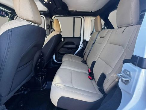 Used 2020 Jeep Wrangler Unlimited Sahara AWD/4WD image 18
