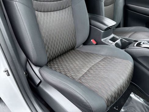 Used 2017 Nissan Rogue SV w/ SV Premium Package image 22