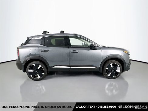 New 2026 Nissan Kicks SR w/ SR Premium Package FWD image 4