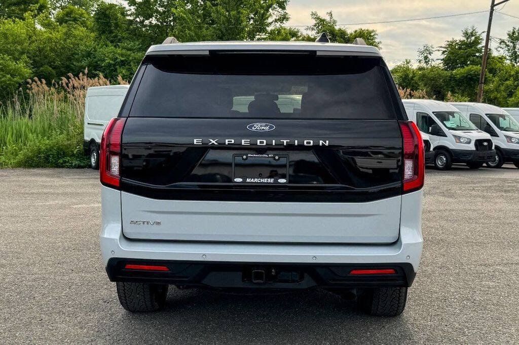 Used 2025 Ford Expedition Active AWD/4WD image 4