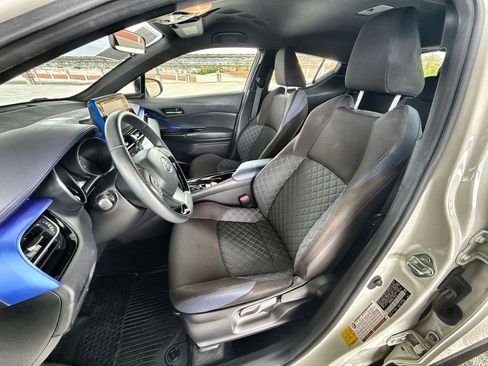 Used 2020 Toyota C-HR XLE image 10