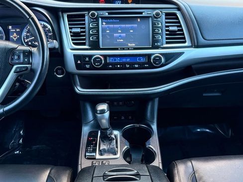 Used 2018 Toyota Highlander XLE image 27
