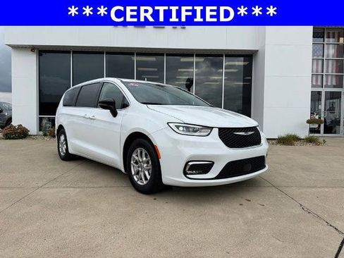 Used 2024 Chrysler Pacifica Touring-L image 1