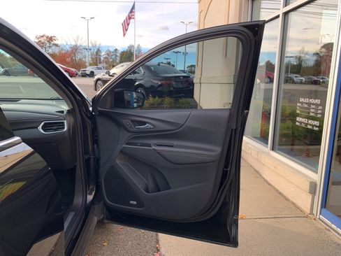 Used 2022 Chevrolet Equinox Premier image 32