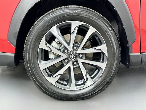 Used 2023 Toyota Corolla Cross XLE FWD image 31