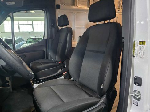 Used 2025 Mercedes-Benz Sprinter 2500 image 22