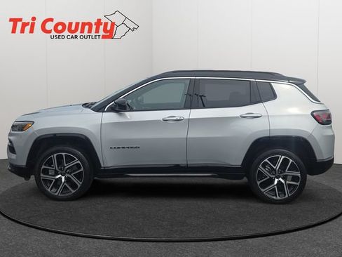Used 2025 Jeep Compass Limited w/ Elite Group AWD/4WD image 5