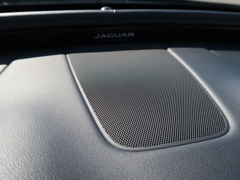 Used 2019 Jaguar XJ R-Sport RWD image 40