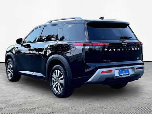 Used 2025 Nissan Pathfinder SL FWD image 5