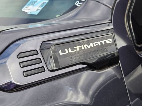Used 2024 GMC Sierra 3500 Denali Ultimate AWD/4WD image 9