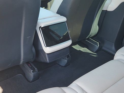 Used 2025 Tesla Model X image 18