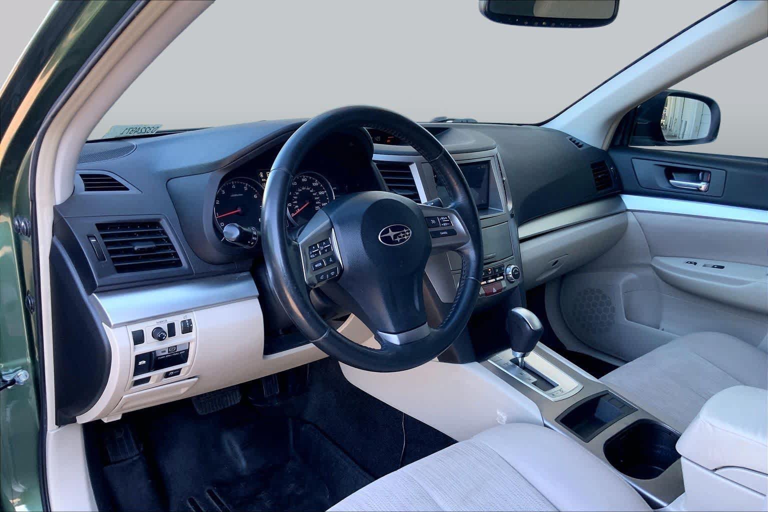 Used 2013 Subaru Outback 2.5i Premium AWD/4WD image 17
