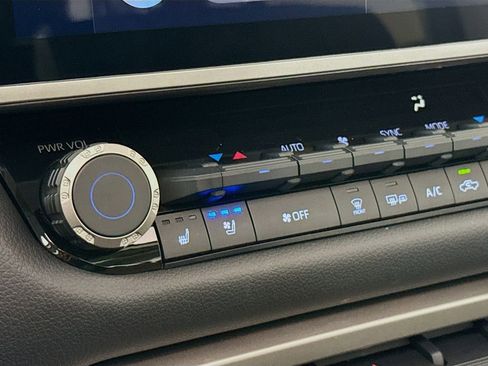 Used 2024 Toyota Tundra Limited image 21