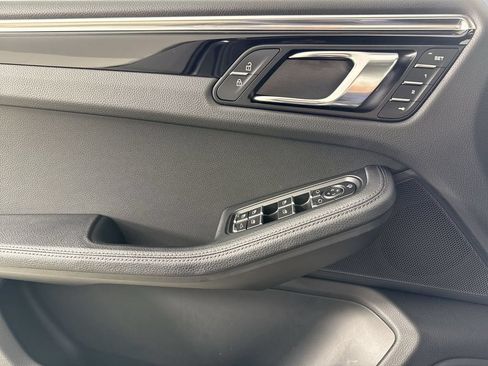 Certified 2026 Porsche Macan AWD/4WD image 34