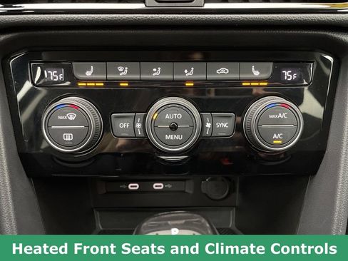 Used 2024 Volkswagen Taos SE image 35