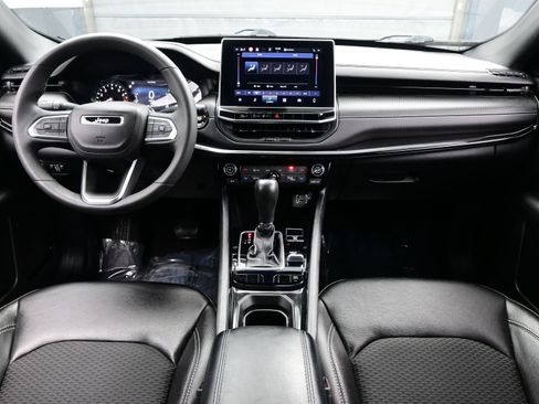 Used 2024 Jeep Compass Latitude w/ Convenience Group image 17