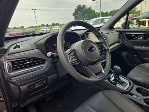 Used 2025 Subaru Forester Limited AWD/4WD image 2